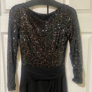 Lauren Ralph Lauren Evening 
Black Long Sleeve sequin formal gown. 
Women’s 4